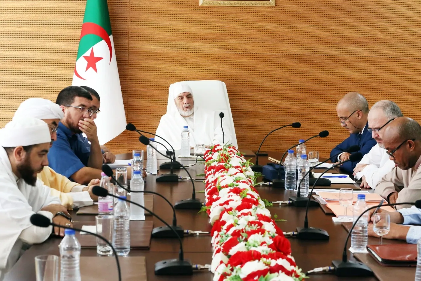 عميد جامع الجزائر يترأس جلسة تقييمية لتعزيز التعليم القرآني بالفضاء المسجد