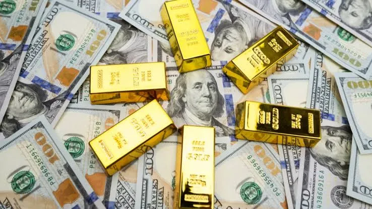 تراجع أسعار الذهب تحت ضغط ارتفاع الدولار