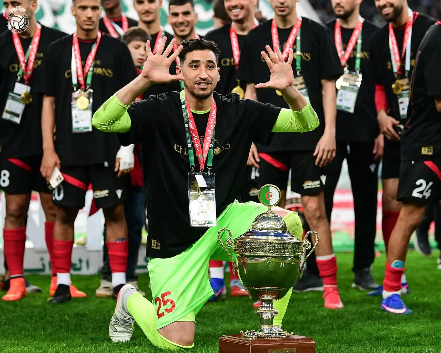 بن بوط يؤكد جاهزية للعودة إلى صفوف المنتخب الوطني