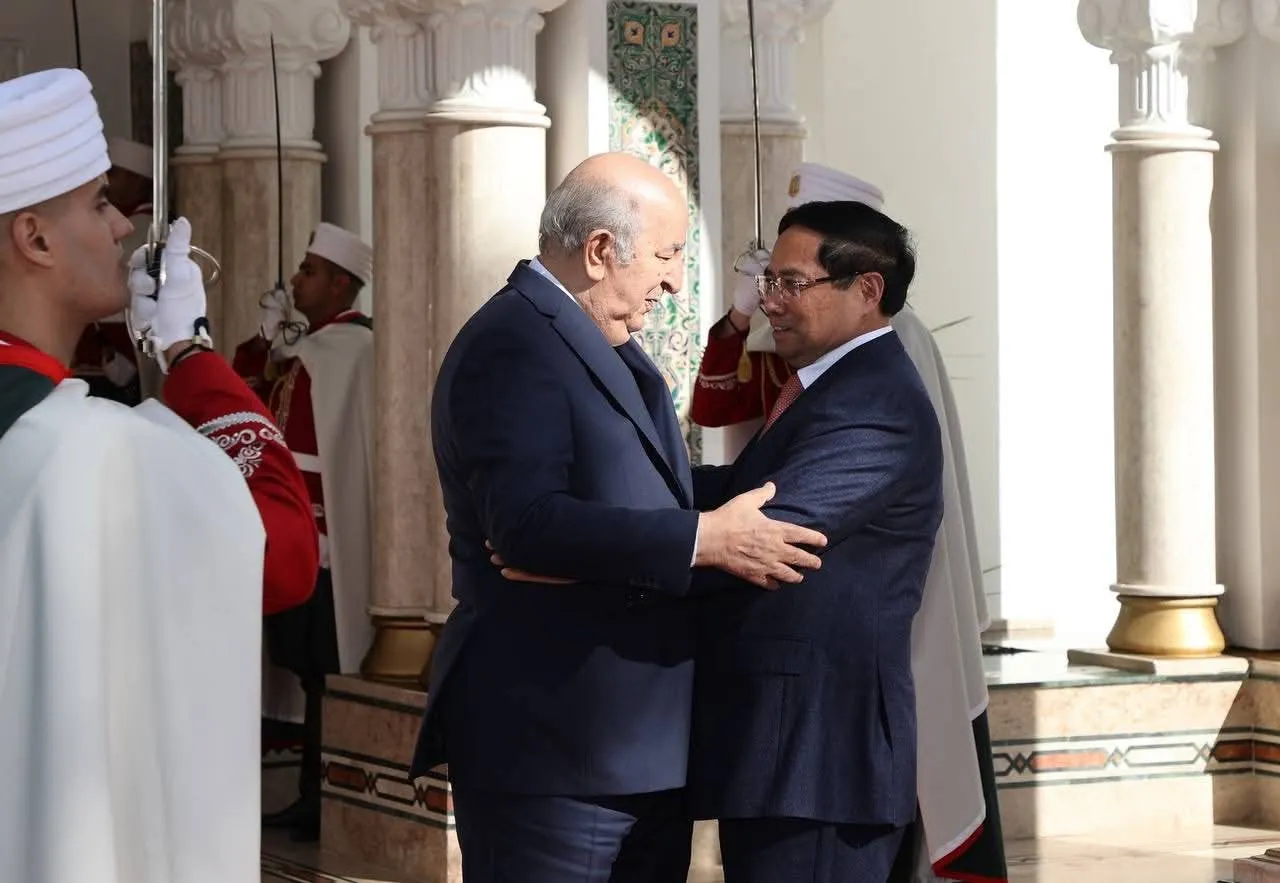 رئيس الجمهورية يستقبل رئيس الوزراء الفيتنامي