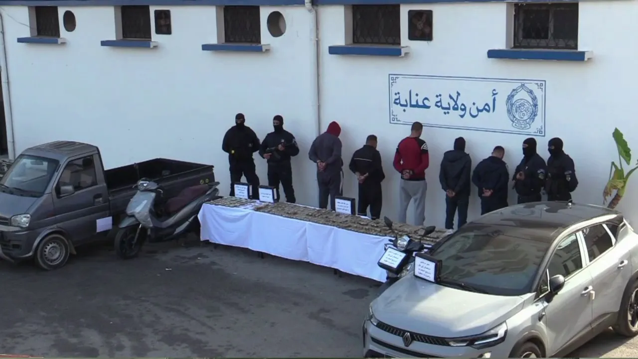 شرطة عنابة تفكك شبكة لترويج المخدرات وتضبط أكثر من 68 كلغ من الكيف