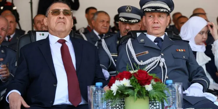 وزير الداخلية يشيد بجهود الحماية المدنية