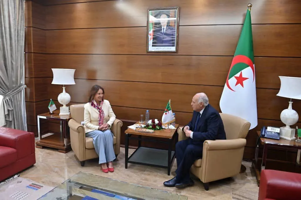 عطاف يستقبل رئيسة جمعية فرنسا- الجزائر سيغولان روايال