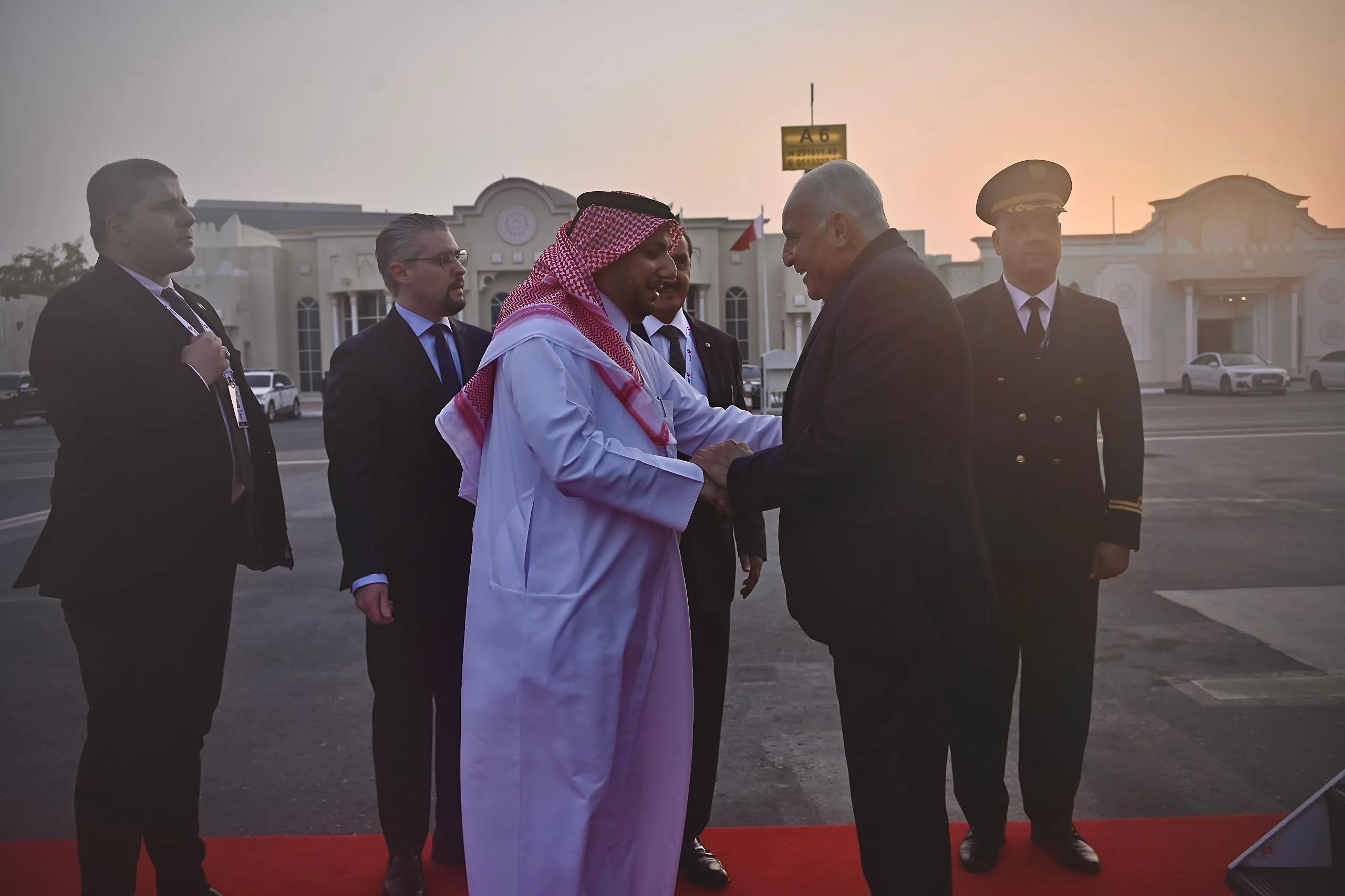 بتكليف من تبون.. عطاف يحل بالدوحة للمشاركة في العربية الإسلامية الطارئة