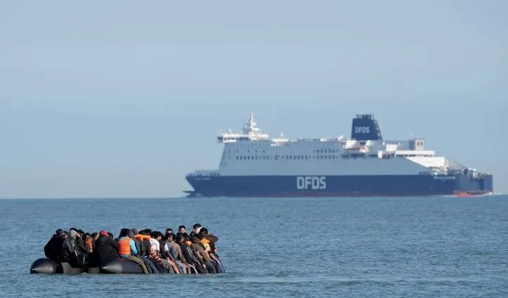 بريطانيا قد تعلق تأشيرات الدول التي تعارض  إعادة المهاجرين غير النظاميين