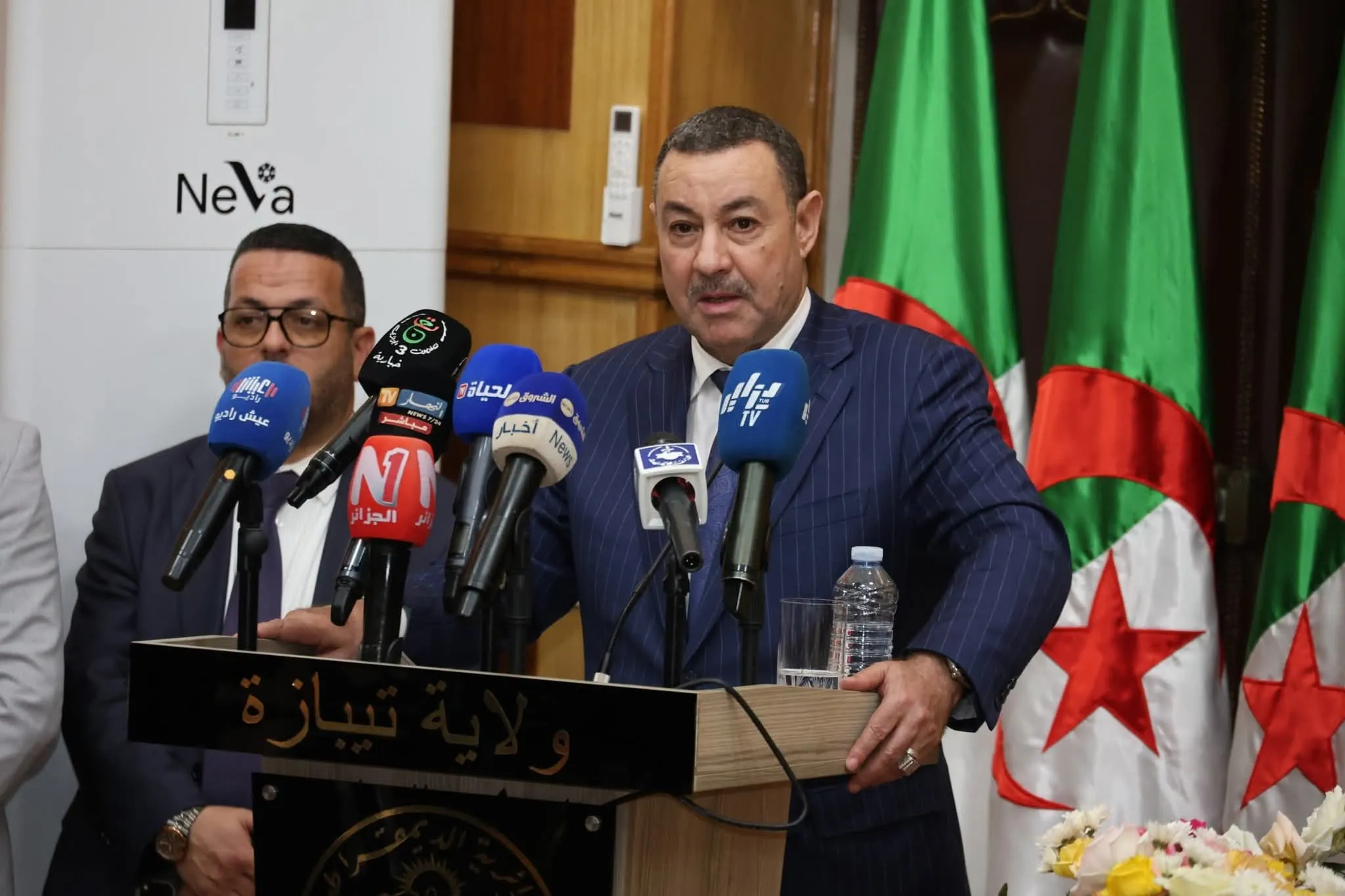 سعيود ينفجر في وجه المير بسبب الهاتف.. تقدر تخرج الا معجباتكش هدرتي