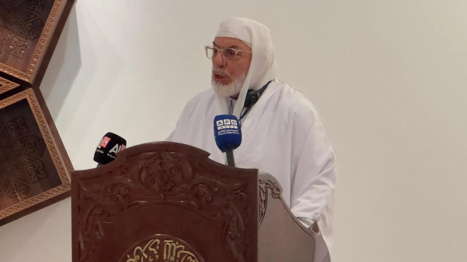 عميد جامع الجزائر يلقي محاضرة في جامعة أوكسفورد حول الأمير عبد القادر