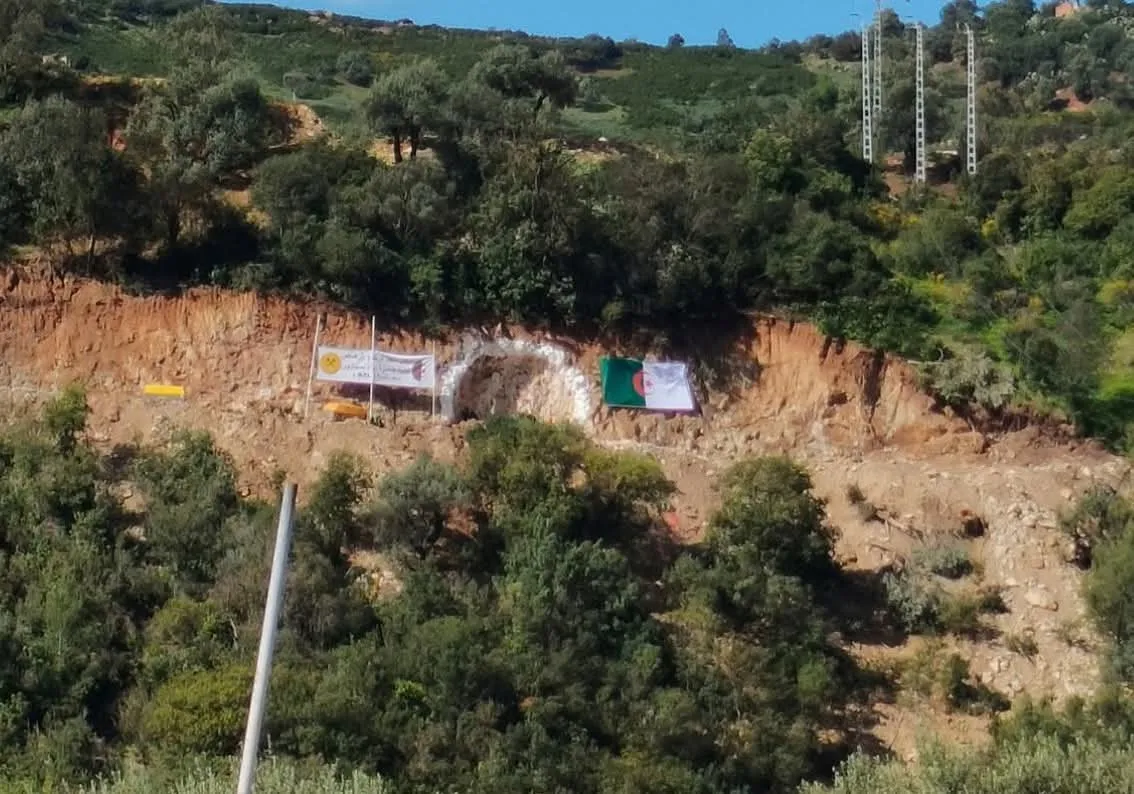 الوزير الأول يُطلق أشغال منجم الزنك والرصاص ببجاية