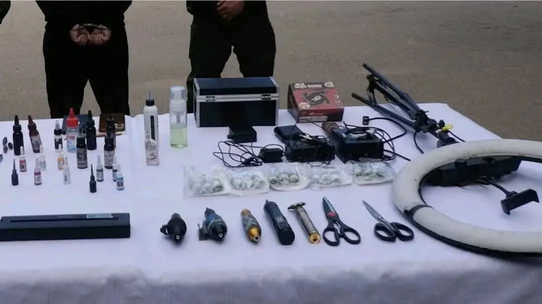 توقيف شخص يمارس نشاط الوشم في وهران