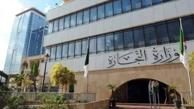 وزارة التجارة تحذر من إتلاف السلع خارج القانون