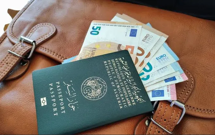 وزارة المالية تنفي صحة وثيقة متداولة حول تعديلات منحة السفر