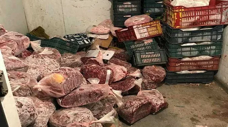 الأمن يحجز لحوم فاسدة في مرآب بولاية وهران
