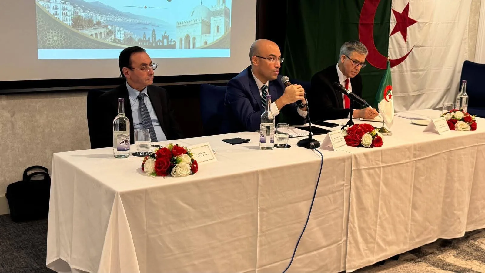 شايب ينوه بالمكانة المتميزة التي تحظى بها الجالية الجزائرية بالخارج