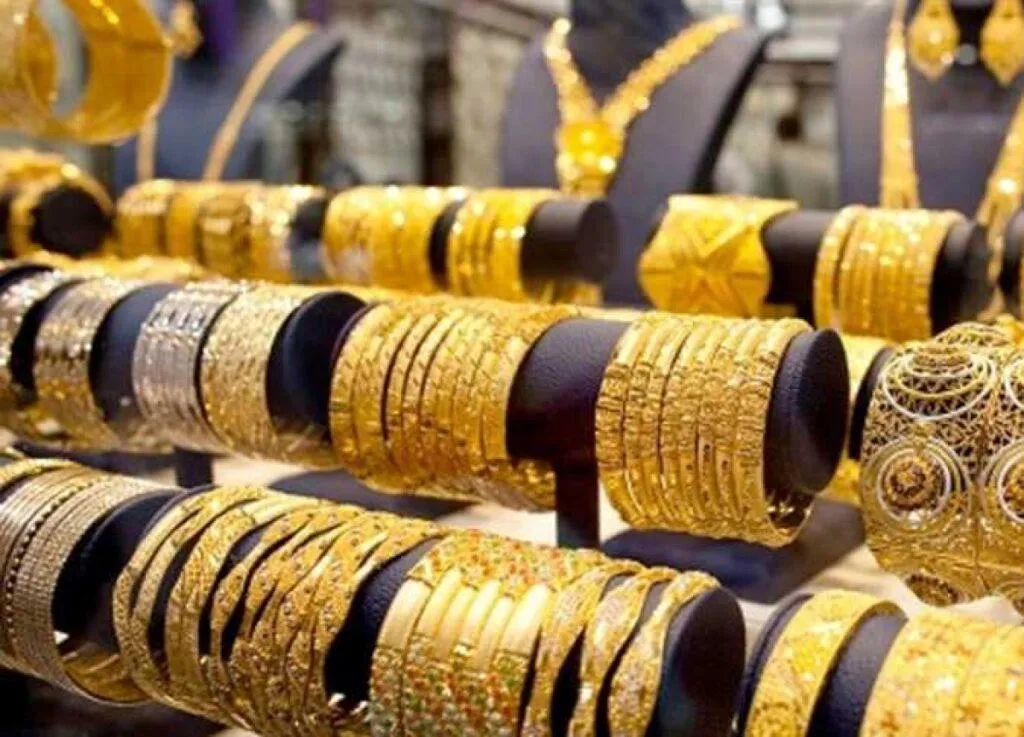 تراجع في أسعار الذهب مع ارتفاع الدولار