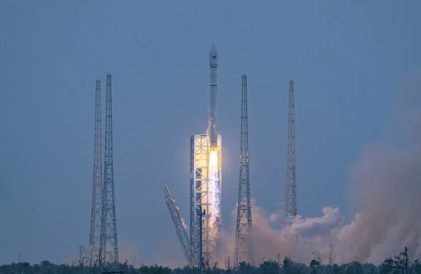 الصين تطلق قمرا اصطناعيا جديدا إلى الفضاء لرسم الخرائط الجغرافية