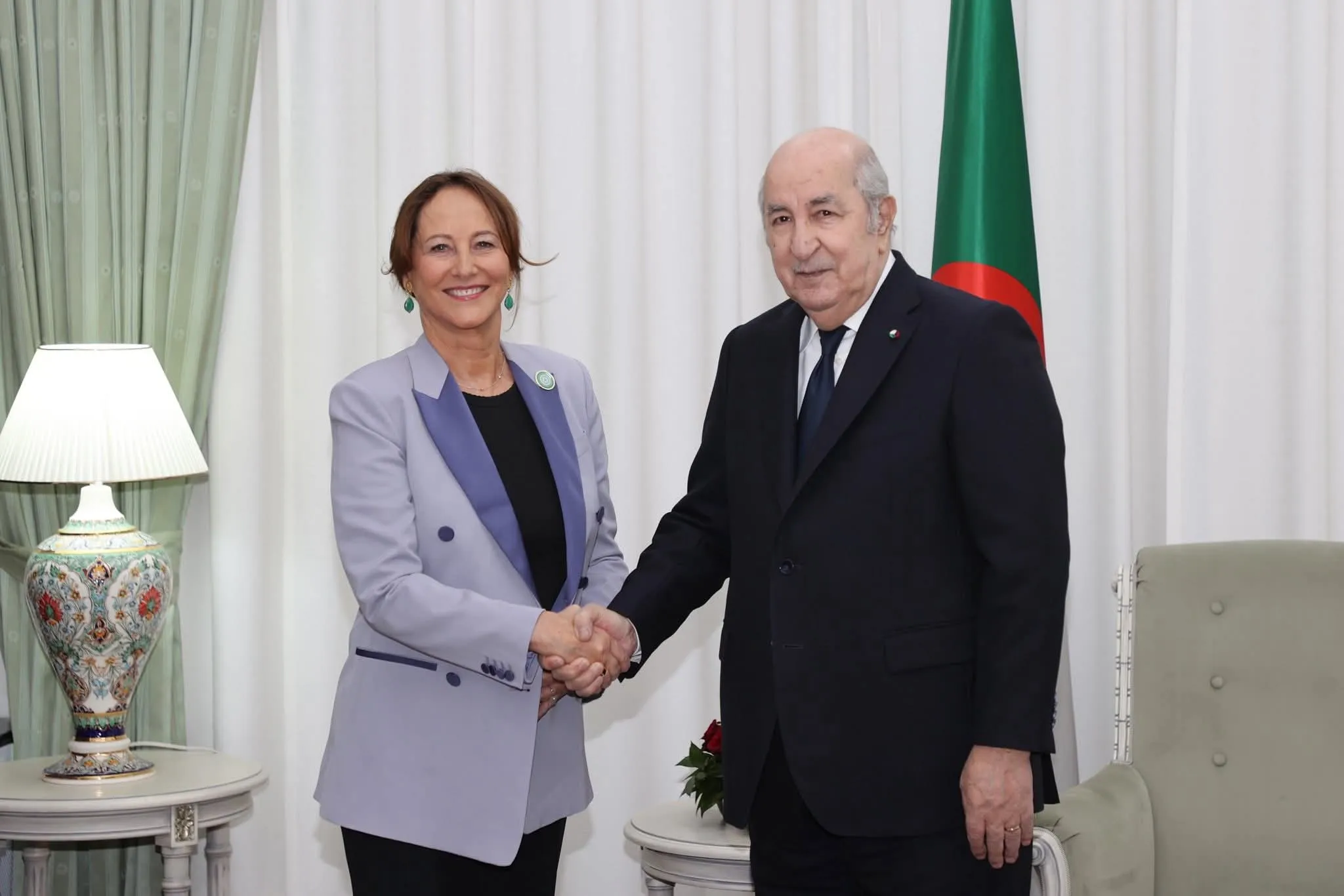 رئيس الجمهورية يستقبل رئيسة جمعية فرنسا–الجزائر سيغولين روايال