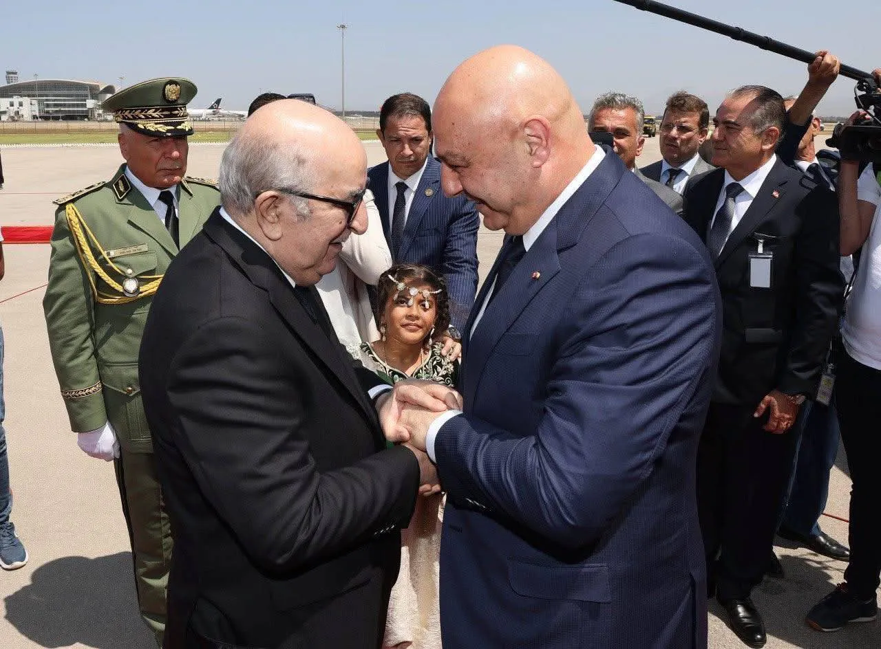 عون يهنئ الرئيس تبون ويؤكد اعتزاز لبنان بالعلاقات الأخوية مع الجزائر