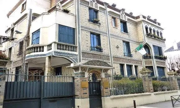 إنهاء مهام مديرة المدرسة الدولية الجزائرية بباريس