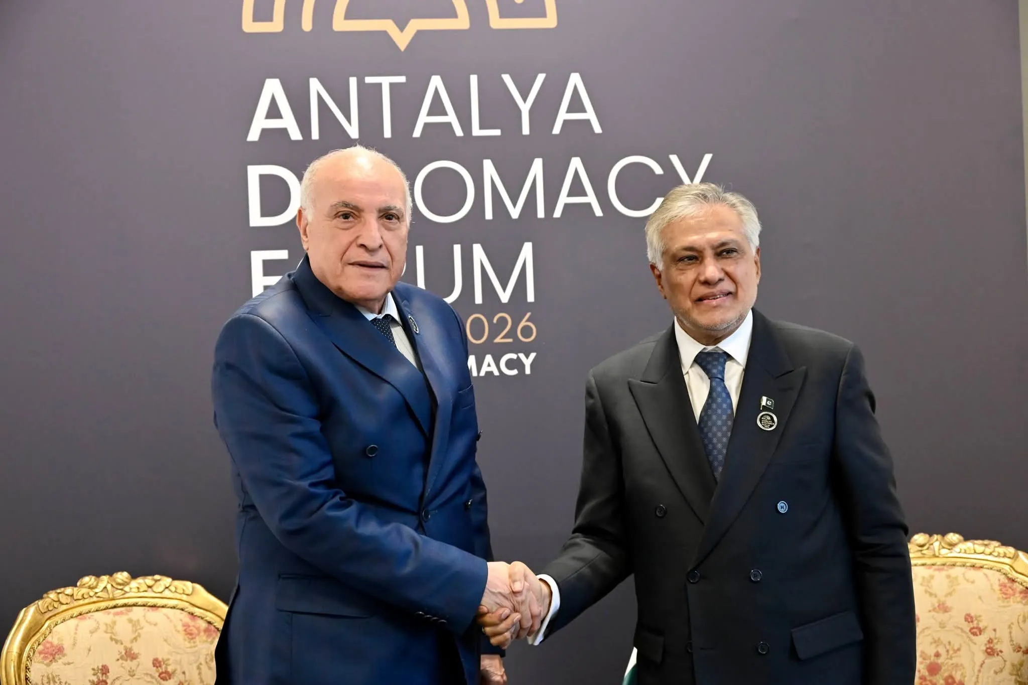 وزير الخارجية يتلقى دعوة من نظيره الباكستاني للقيام بزيارة رسمية