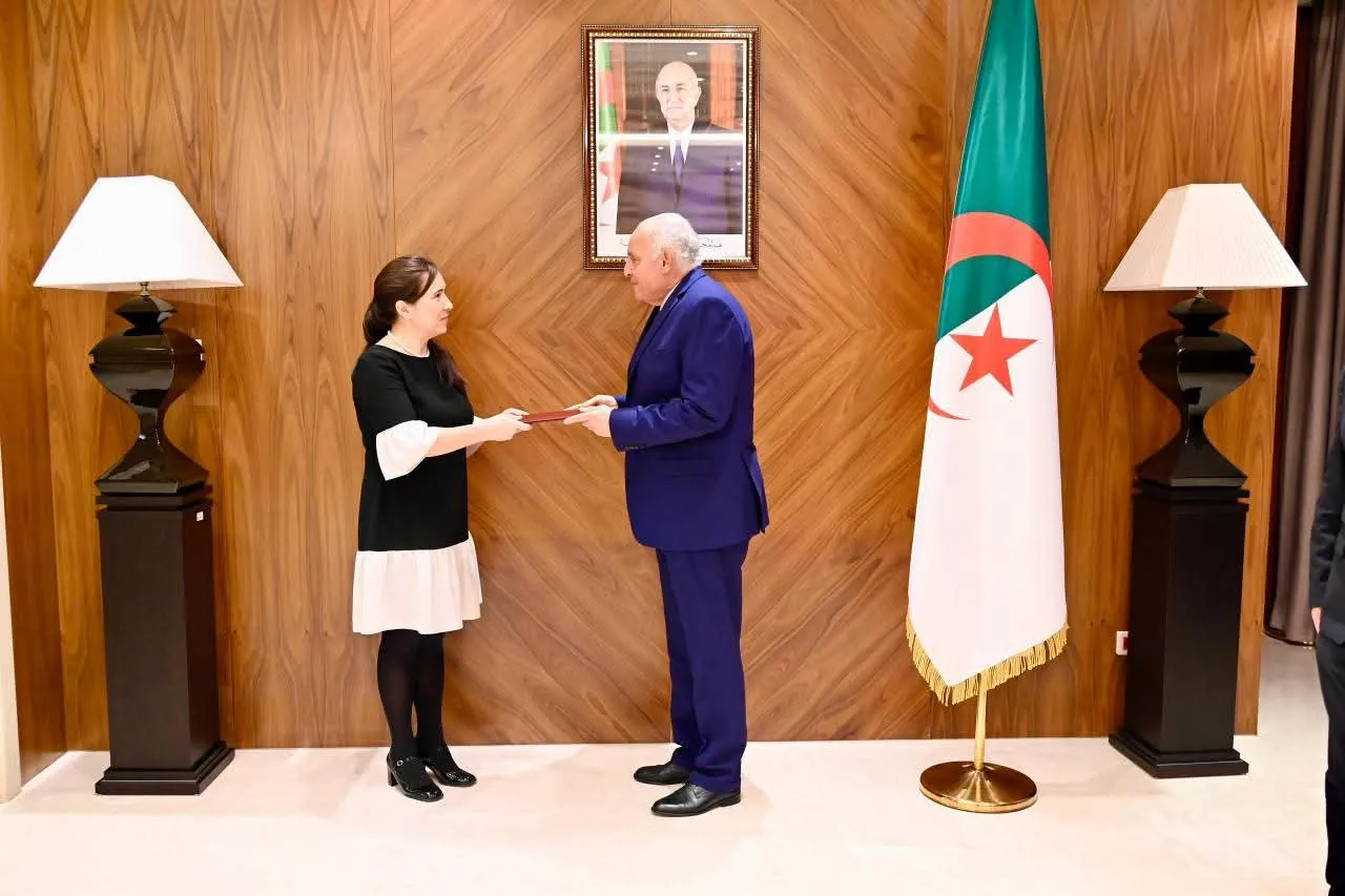 عطاف يتسلّم أوراق ديوان ممثلة مؤسسة التمويل الدولية لدى الجزائر