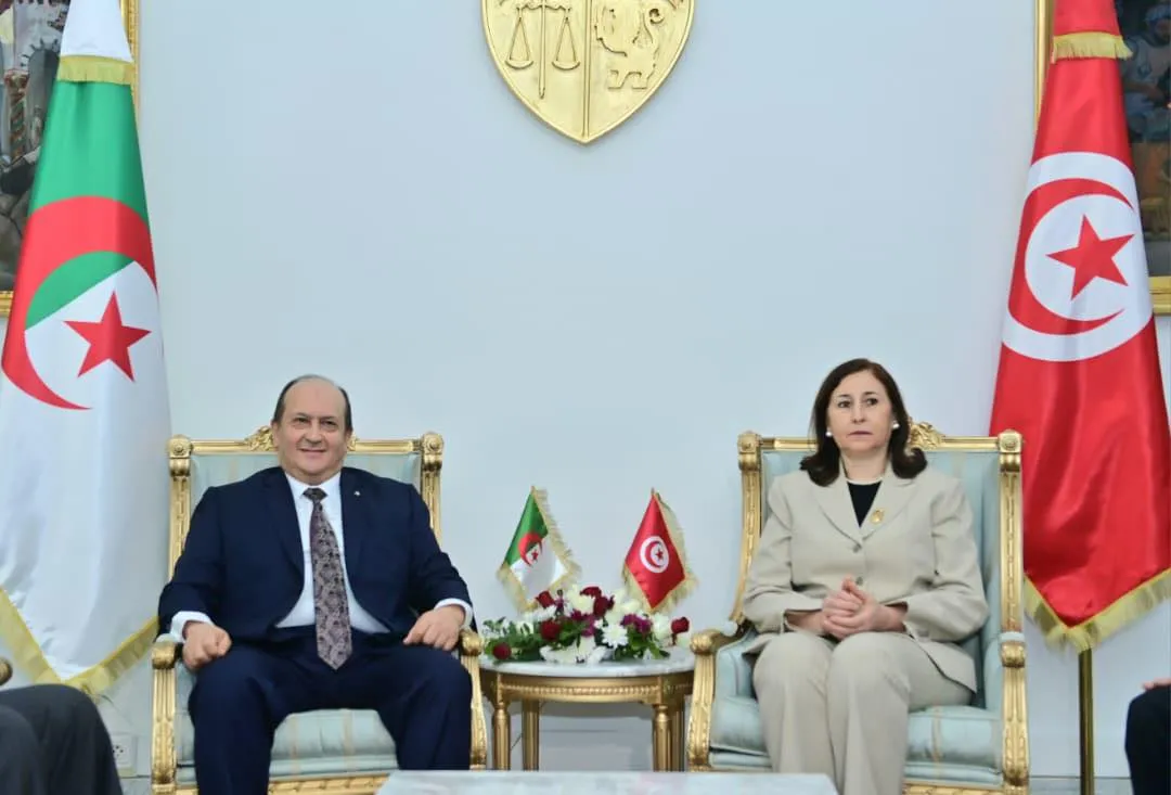 الوزير الأول يجري محادثات مع رئيسة الحكومة التونسية لتعزيز التعاون الثنائي