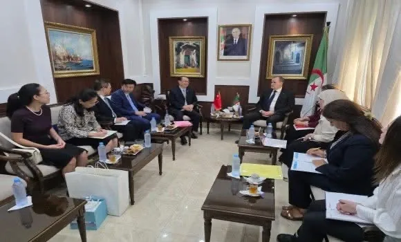 رزيق يبحث مع السفير الصيني سبل تعزيز التعاون الاقتصادي
