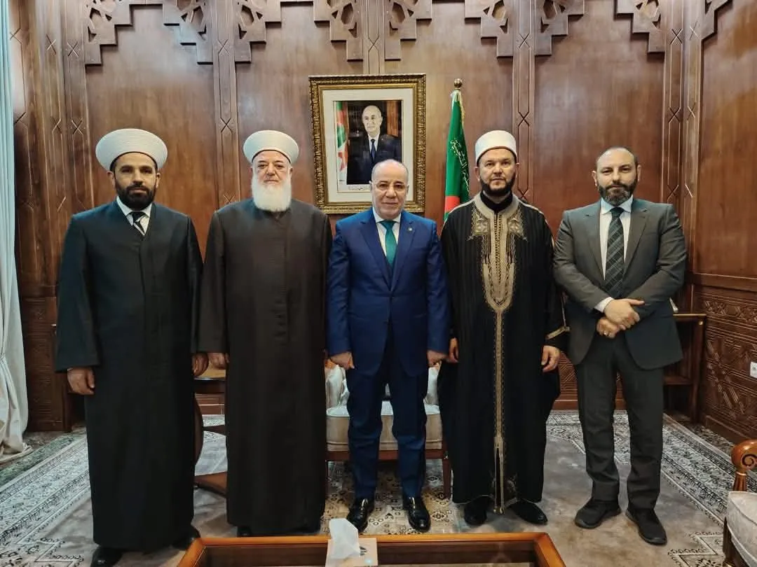 بلمهدي يستقبل وفدا من العلماء والمشايخ