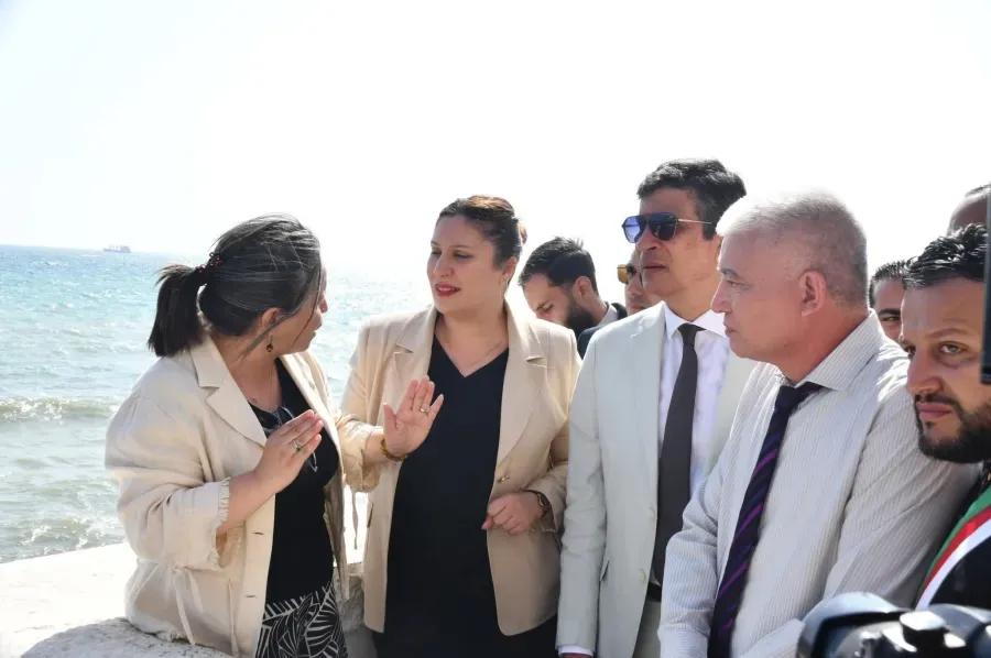 وزيرة البيئة تطلق حملة وطنية لتنظيف الشواطئ