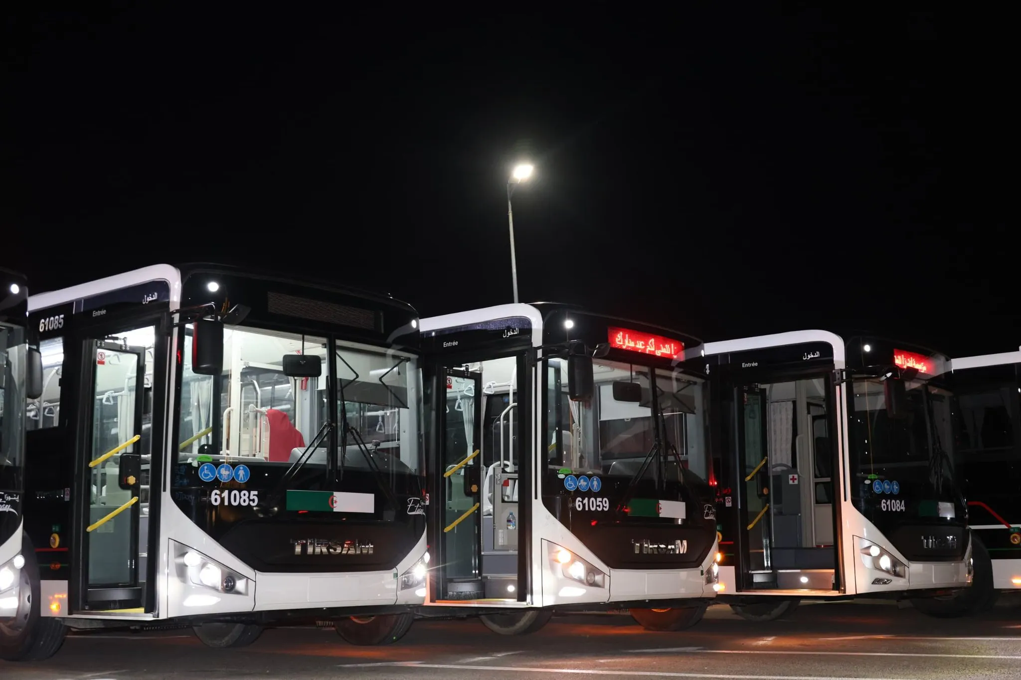 تسليم دفعة جديدة من الحافلات في 3 ولايات بالجزائر