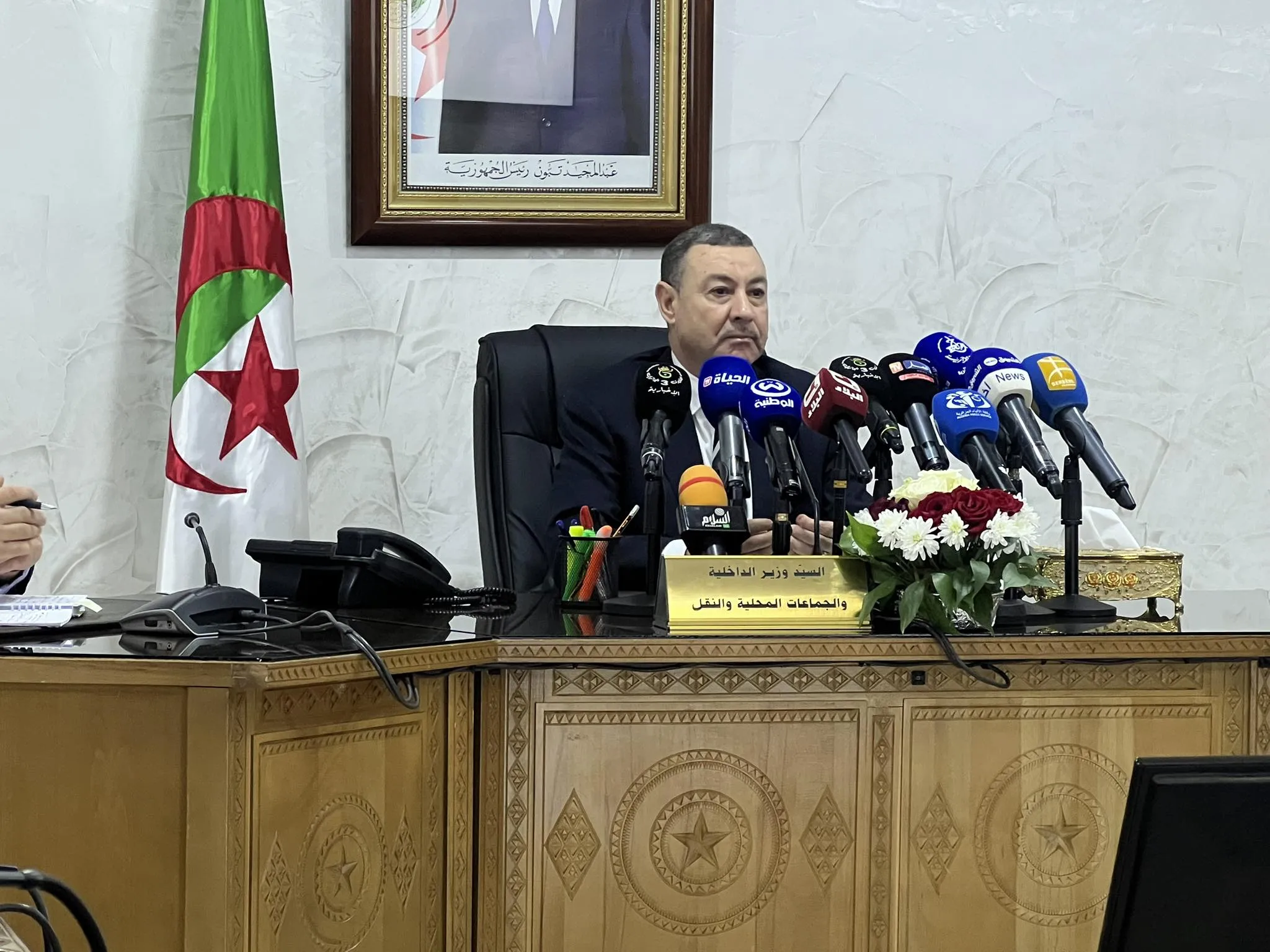 بعد المصادقة على قانون المرور..اجتماع بين الوزير سعيود ونقابات الناقلين