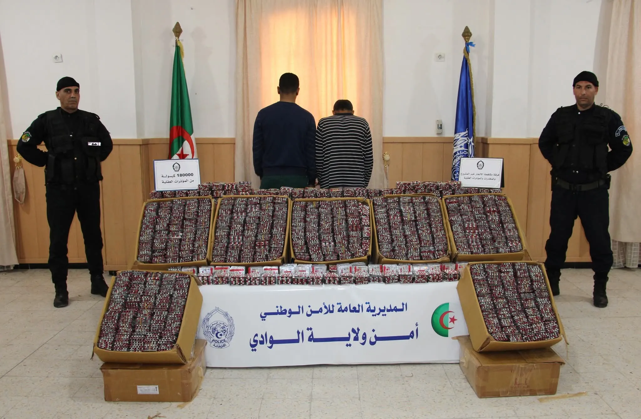 الإطاحة بعصابة وضبط 180 ألف قرص مهلوس بالوادي