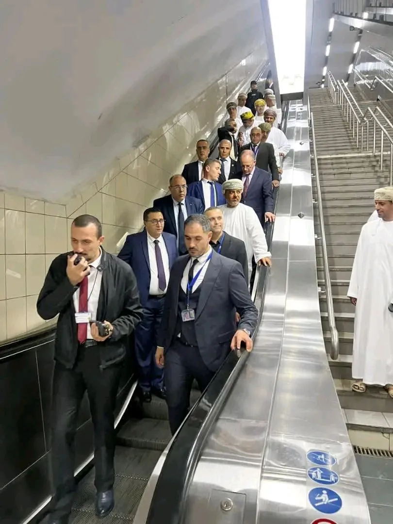 وزير النقل العُماني يزور مترو الجزائر