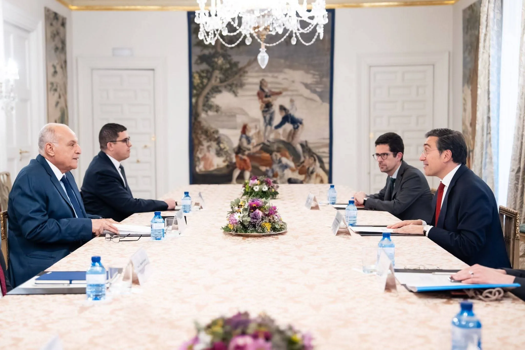 مدريد.. عطاف يجري جلسة عمل مع نظيره الإسباني