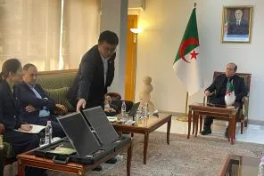 الجزائر تخطو نحو تصنيع الألواح الشمسية