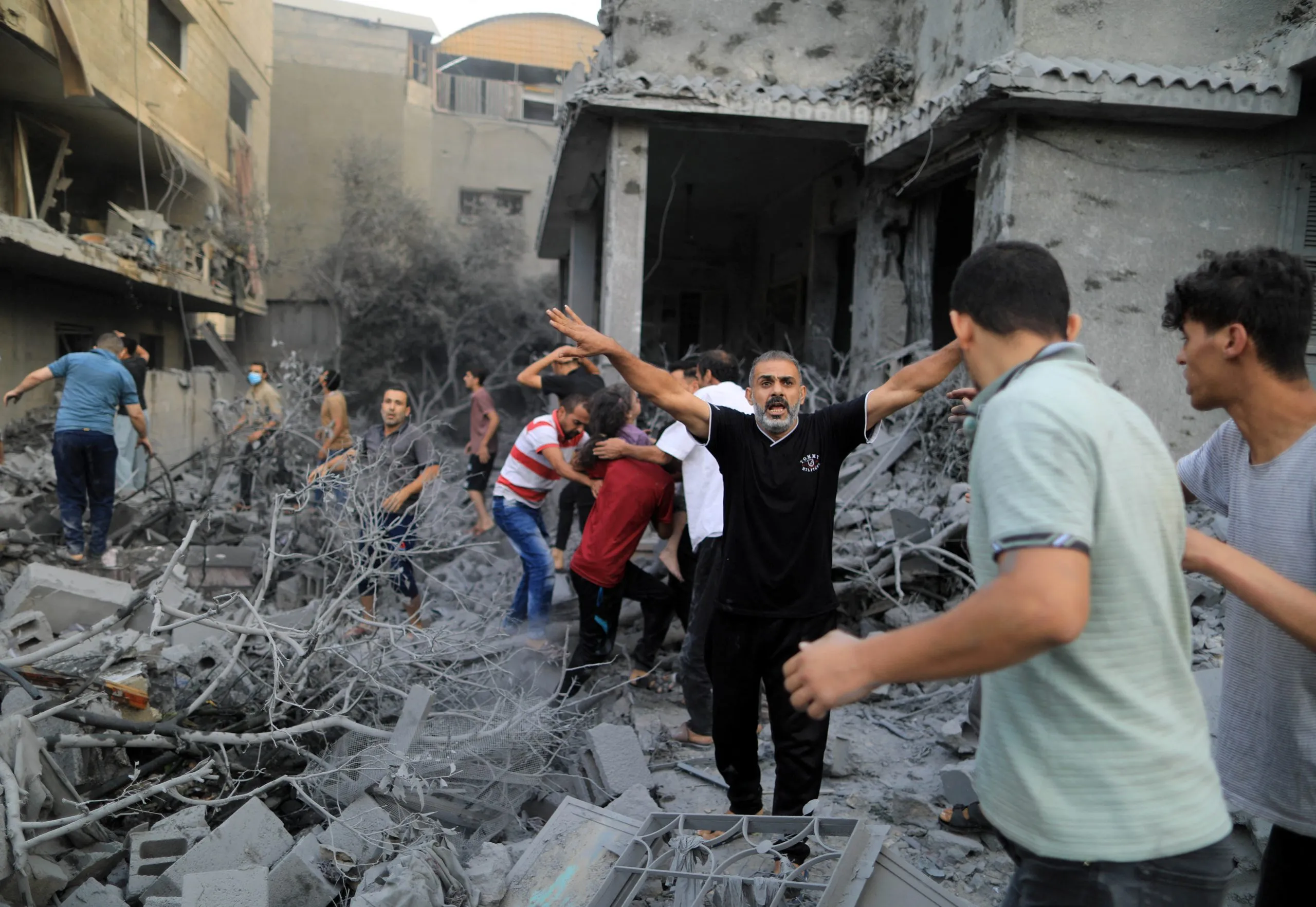 استشهاد 12 فلسطينيًا في قصف على غزة