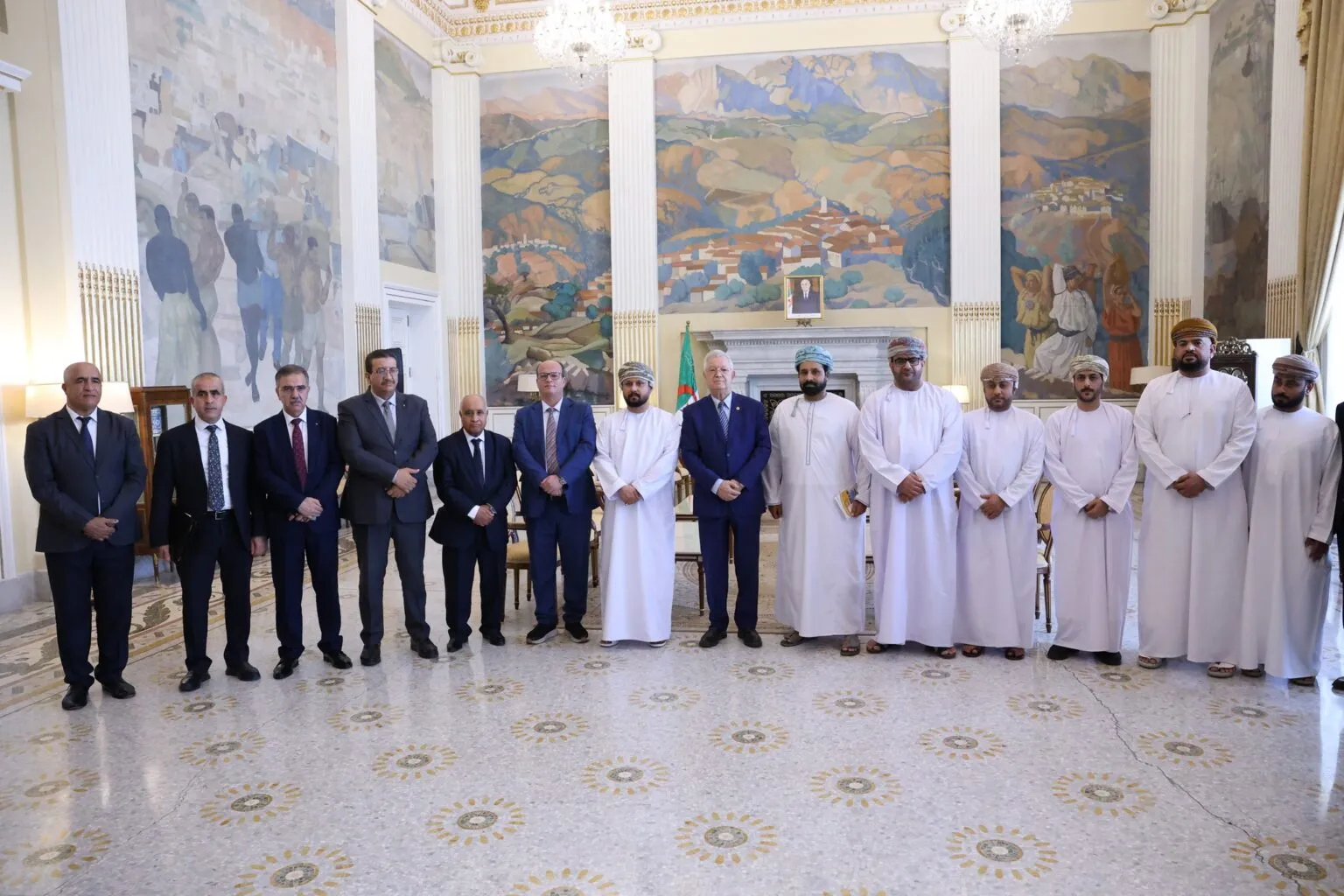 ناصري يستقبل وفدًا عن إدارة مجلس الشورى لسلطنة عمان