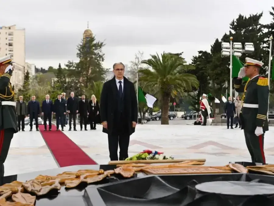 رئيس وزراء صربيا يضع اكليلا من الزهور في مقام الشهيد بالعاصمة