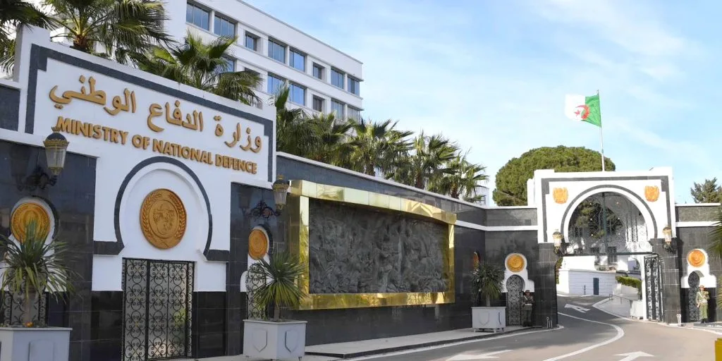 فتح باب التسجيلات الأولية لتجنيد الطلبة الضباط