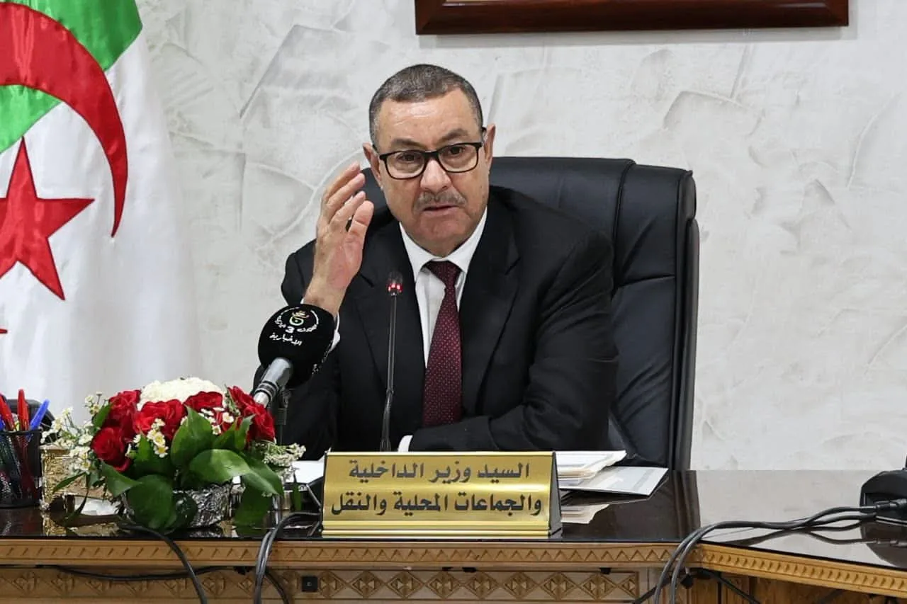 اجتماع لمتابعة تنفيذ استراتيجية مكافحة عصابات الأحياء