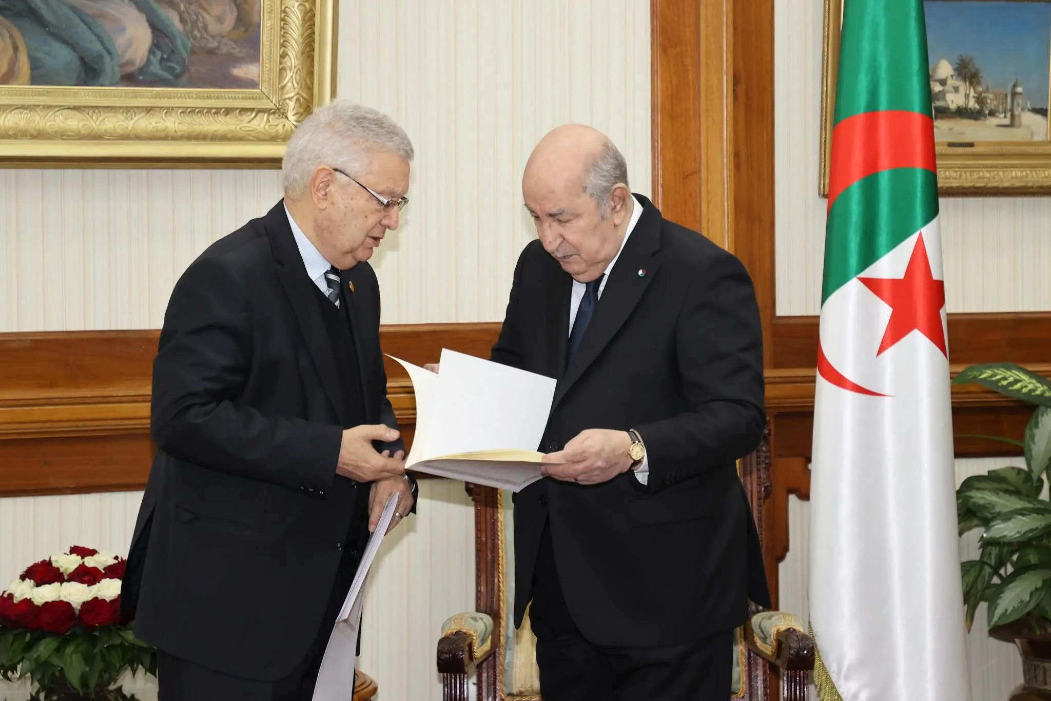 الرئيس تبون يتسلم تقرير لقاء رئيس مجلس الأمة ونقابات وممثلي قطاع النقل