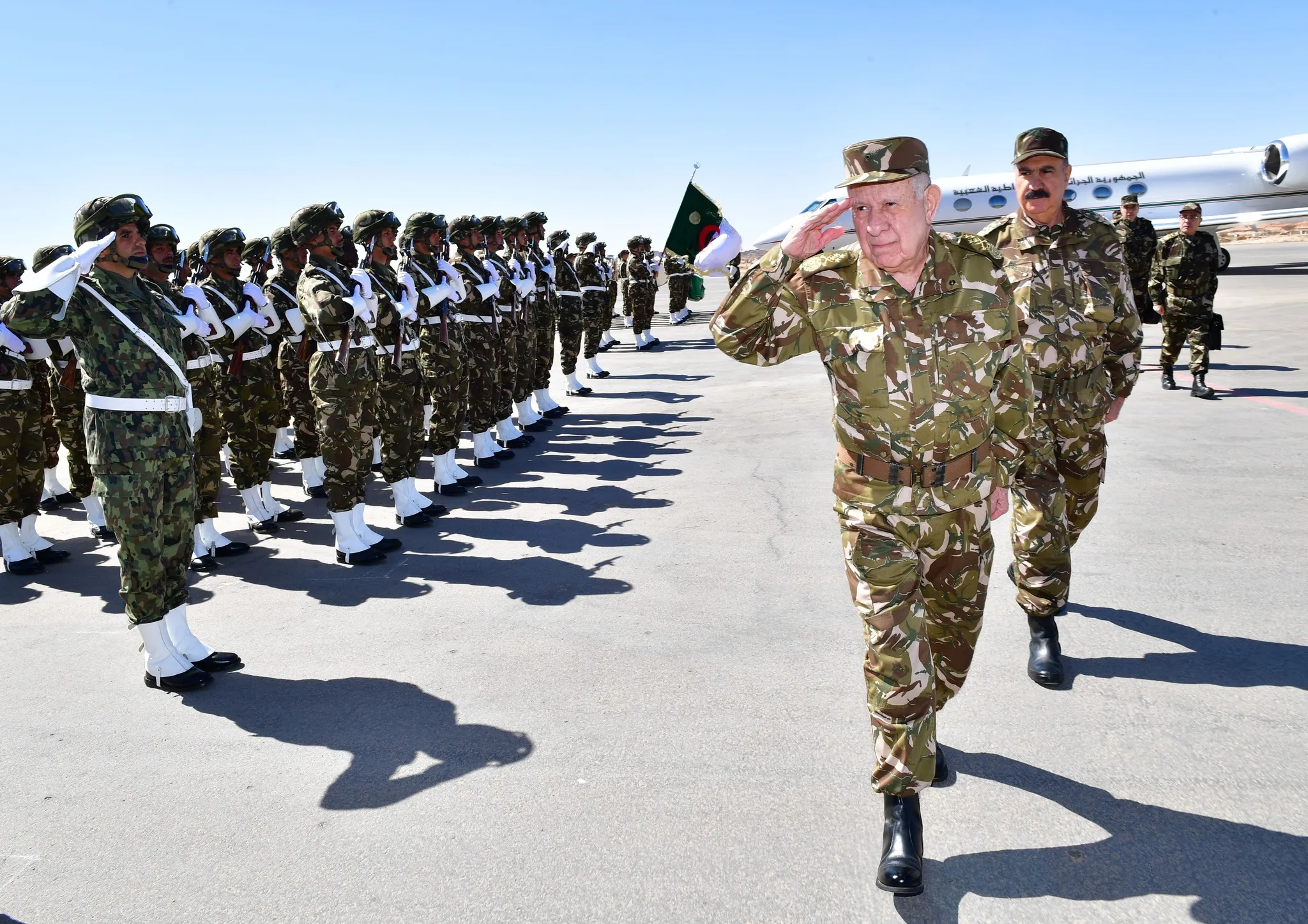 الفريق أول شنقريحة يواصل زيارته للناحية العسكرية السادسة في يومها الثاني