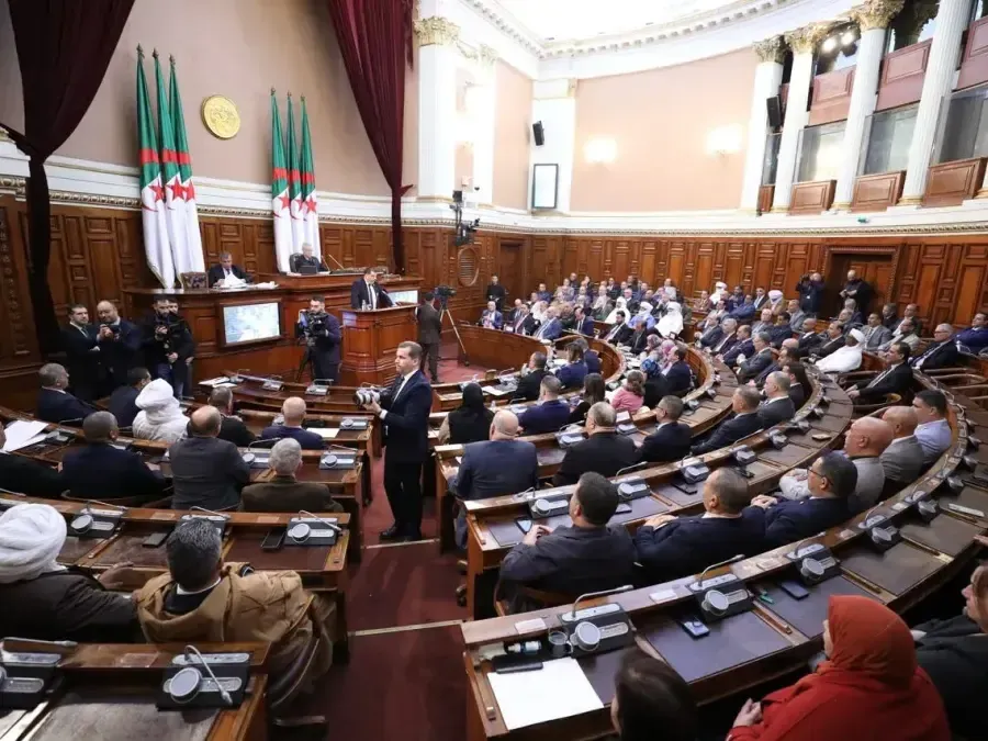 مجلس الأمة يصادق على قانون تجريم الاستعمار مع التحفظ على 13 مادة