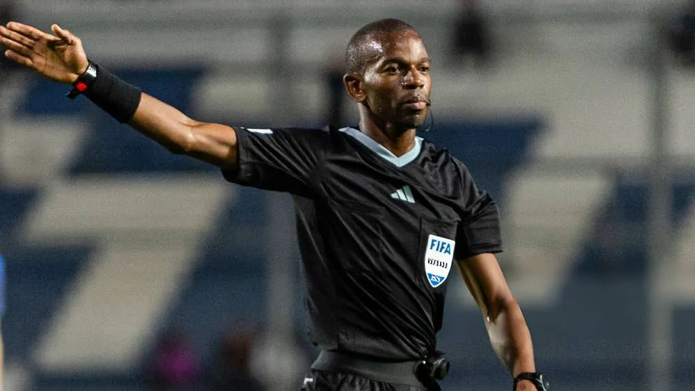 هذا هو طاقم تحكيم مباراة الجزائر ونيجيريا