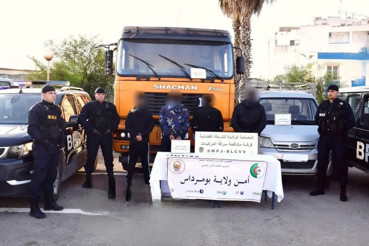 الإطاحة بعصابة متخصصة في سرقة المركبات ببومرداس