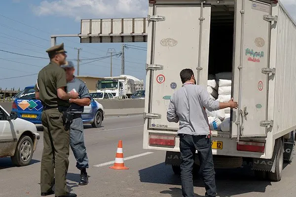 إجراءات جديدة لمراقبة حمولة مركبات نقل البضائع