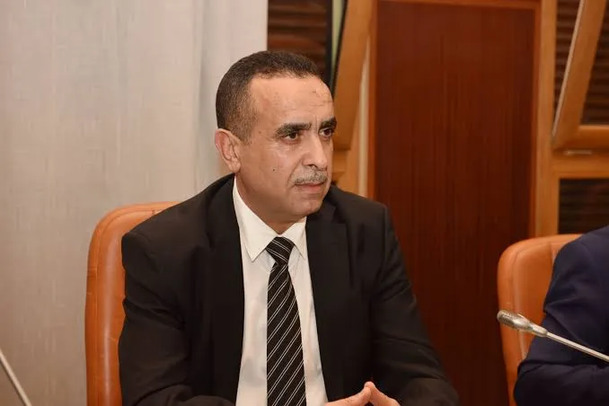 الرئيس تبون يُسدي وساما بدرجة عشير من المصف للرئيس المدير العام لسونلغاز
