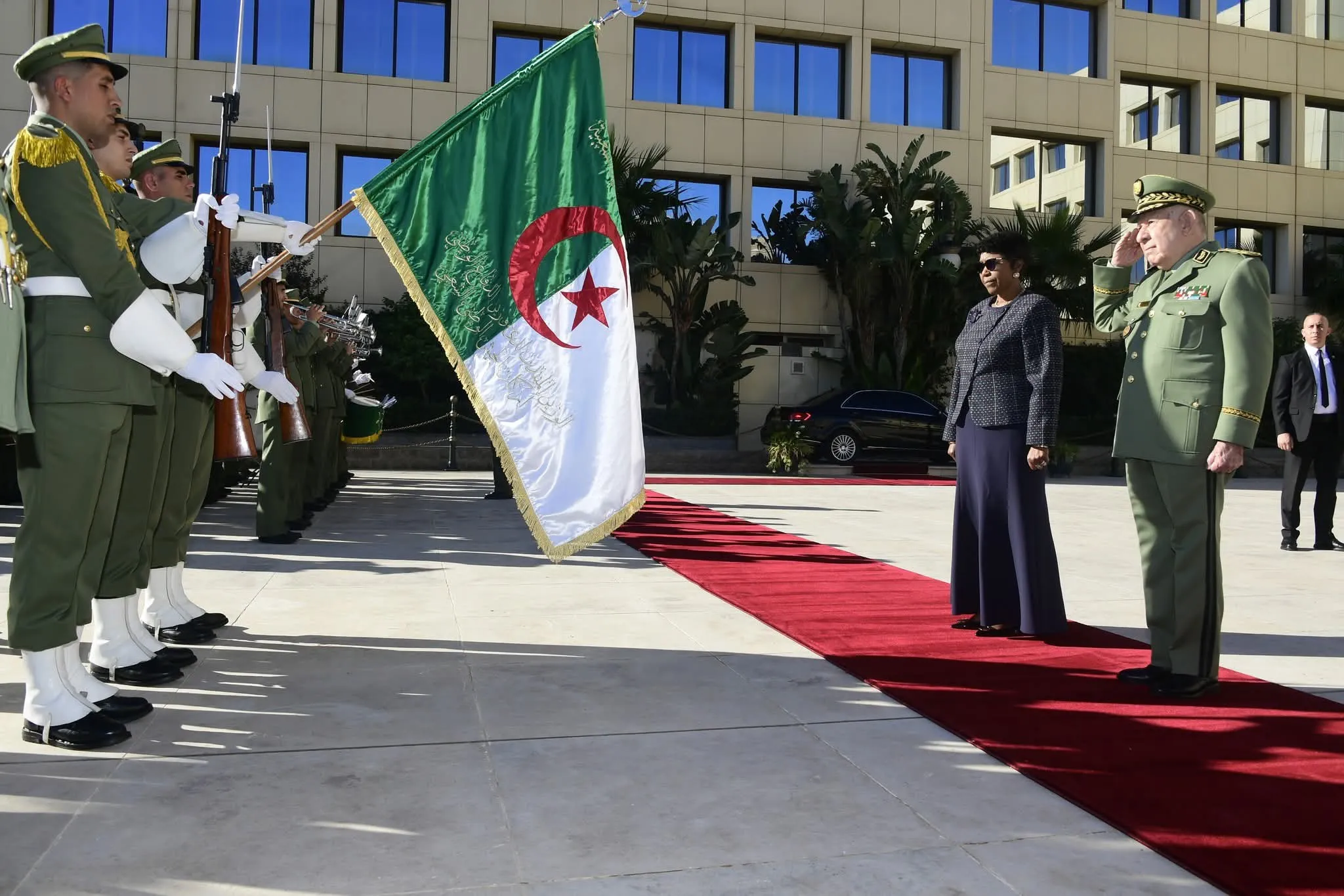 شنقريحة يستقبل وزيرة الدفاع وقدماء المحاربين لجمهورية زيمبابوي