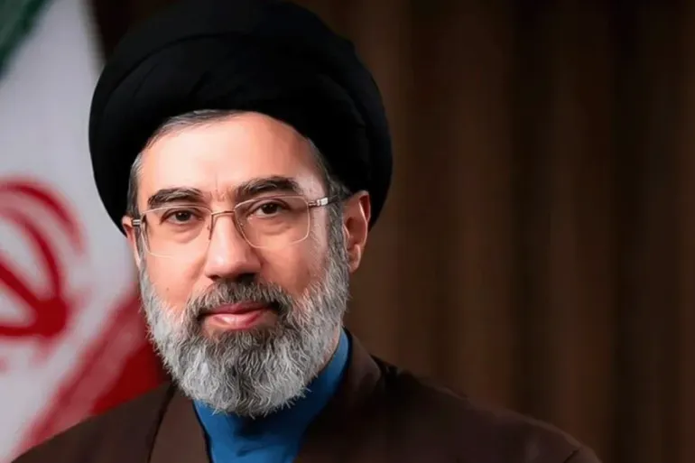 مجتبى خامنئي مرشدا جديدا لإيران خلفا لوالده