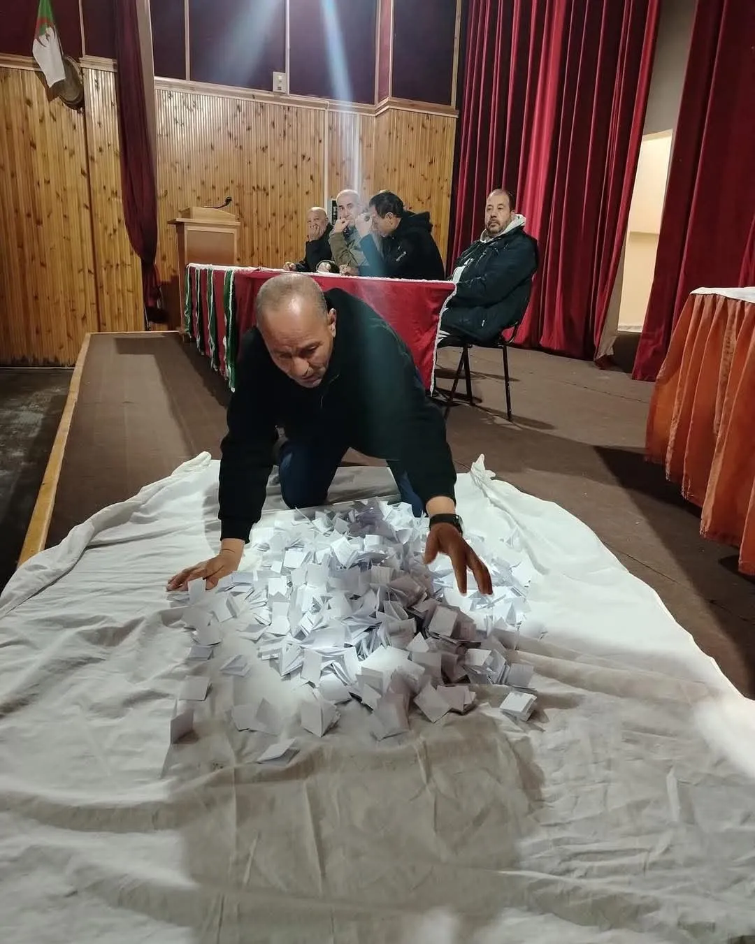 وزير الشؤون الدينية يهنئ الفائزين في قرعة الحج