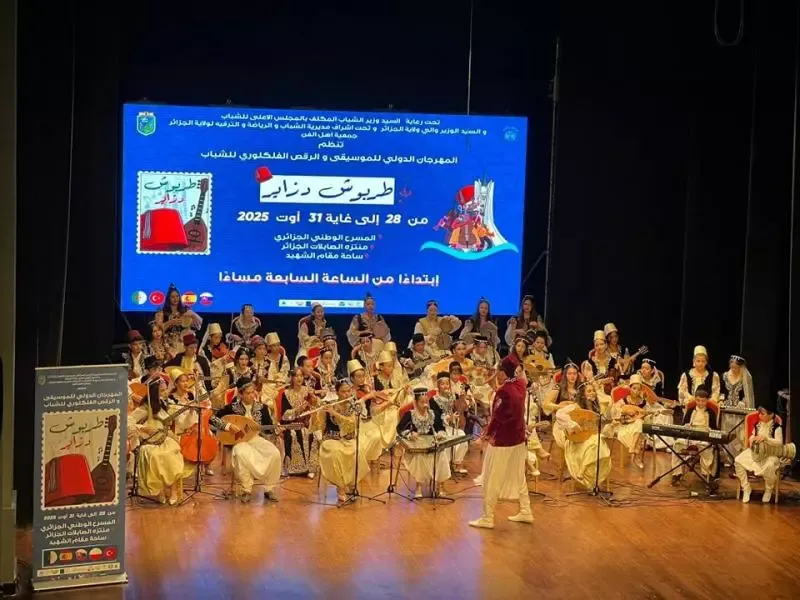 تواصل المهرجان الدولي الأول للموسيقى والرقص الفلكلوري للشباب بالجزائر